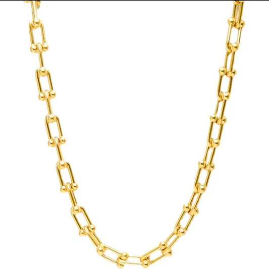 Close up view of elegant 18k Gold plated stainless steel, designer inspired,  Tiffany link chain necklace dupe with a smooth, polished finish, designed with a lightweight and tarnish resistant material for timeless sophistication.